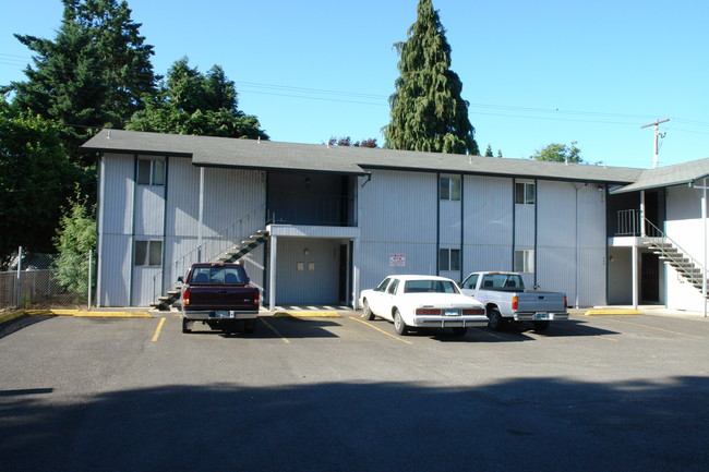 662-680 Dietz Ave NE in Keizer, OR - Foto de edificio - Building Photo