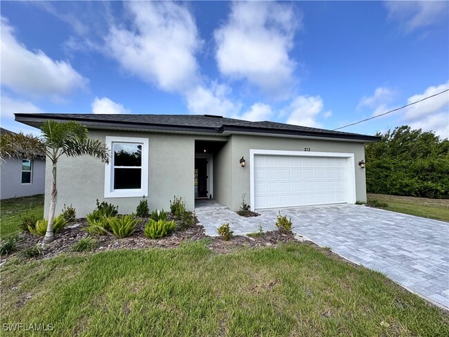 213 Antis Dr in Rotonda West, FL - Foto de edificio - Building Photo