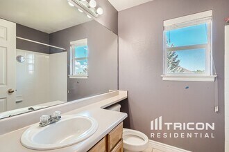 10242 S Kelliwood Way in Littleton, CO - Building Photo - Building Photo