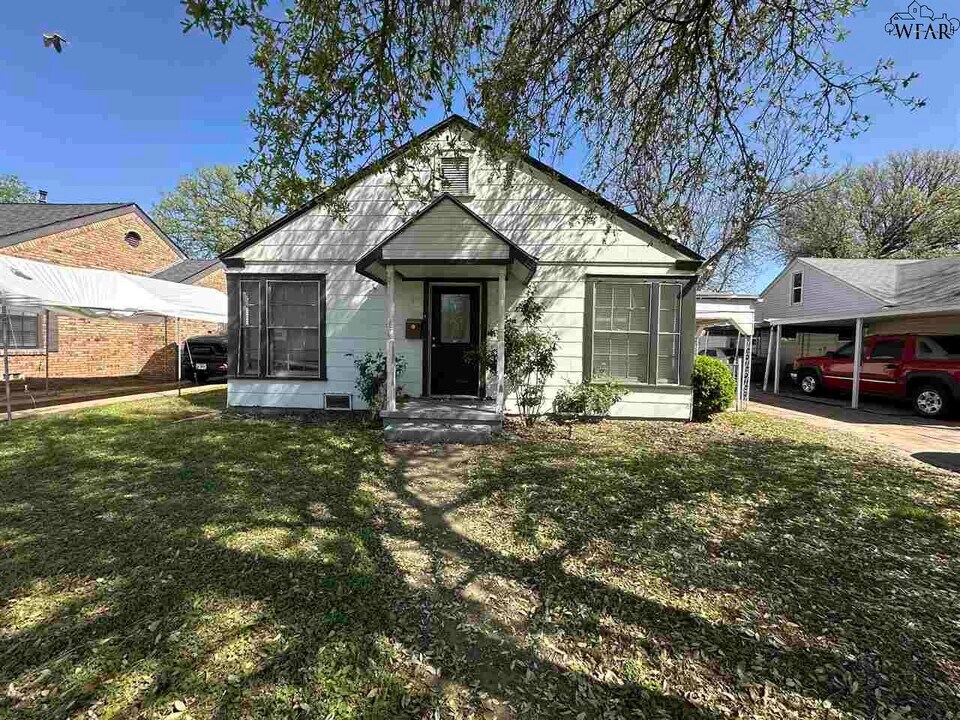 2006 Keeler Ave in Wichita Falls, TX - Building Photo