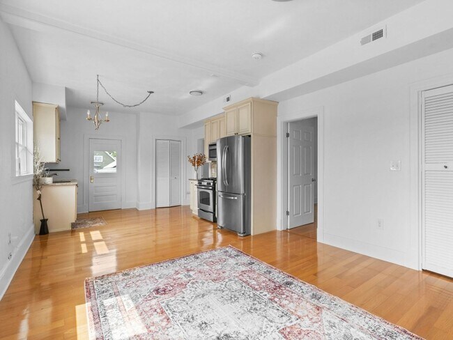 58 Oliver St, Unit 2 in Somerville, MA - Building Photo - Building Photo