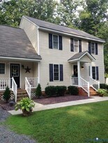 1935 E Old Mountain Rd in Mineral, VA - Building Photo