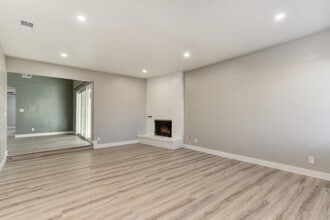 9626 Knickers Ct in Sacramento, CA - Foto de edificio - Building Photo