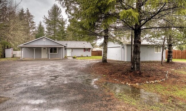 207 NE Nikki Ln in Belfair, WA - Building Photo - Building Photo