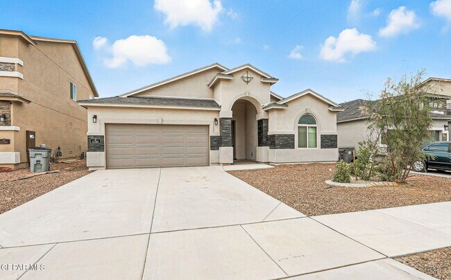 12360 Desert Path Ct in El Paso, TX - Building Photo - Building Photo