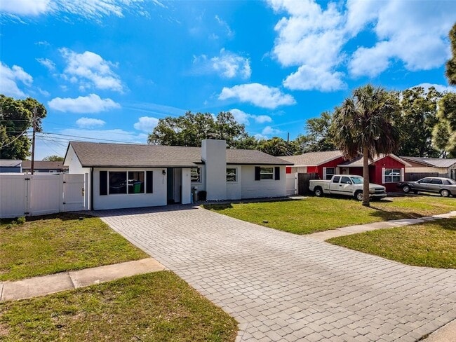 7849 86th Way N in Seminole, FL - Building Photo - Building Photo