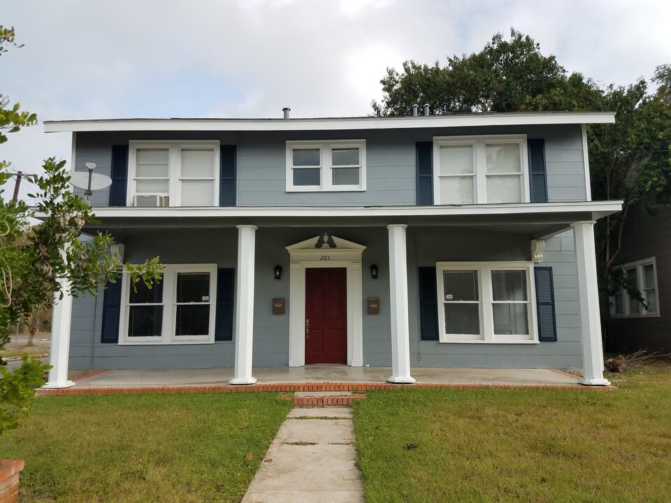 201 Eleanor Ave in San Antonio, TX - Building Photo