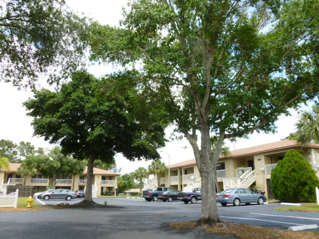 Oakmont Apartments in New Port Richey, FL - Building Photo