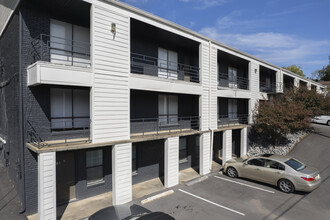 Fox Hall in Birmingham, AL - Foto de edificio - Building Photo