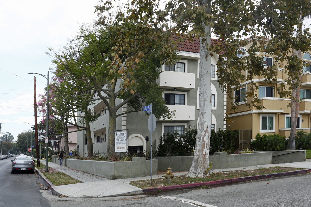 3600 Empire Apartments in Los Angeles, CA - Building Photo