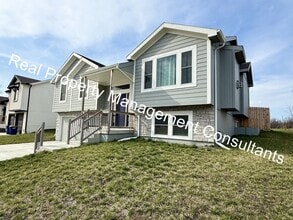 1808 Eagle Dr in Harrisonville, MO - Foto de edificio - Building Photo