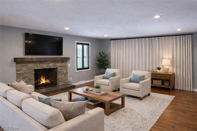 26930 Elmwood Dr in Westlake, OH - Building Photo - Building Photo