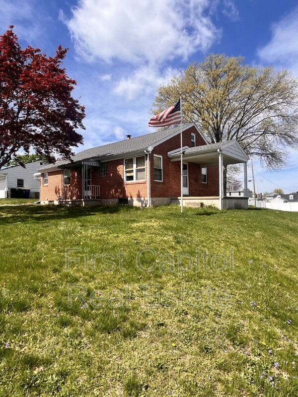 192 N 5th St in Mount Wolf, PA - Building Photo - Building Photo