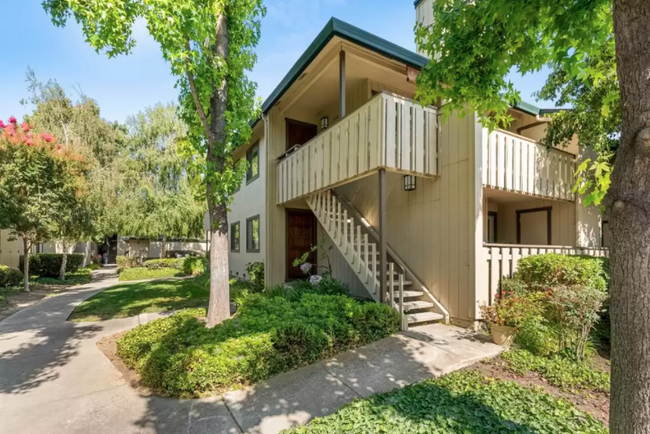1538 Alma Ter, Unit 1538