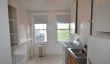 1626 Commonwealth Ave, Unit 12 in Boston, MA - Building Photo - Building Photo