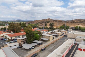 Ken Lor Apartments in Santa Clarita, CA - Building Photo - Building Photo