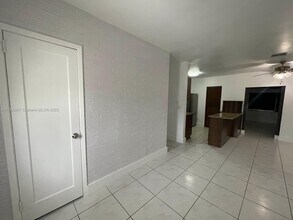 1011 Avenue F in West Palm Beach, FL - Building Photo - Building Photo