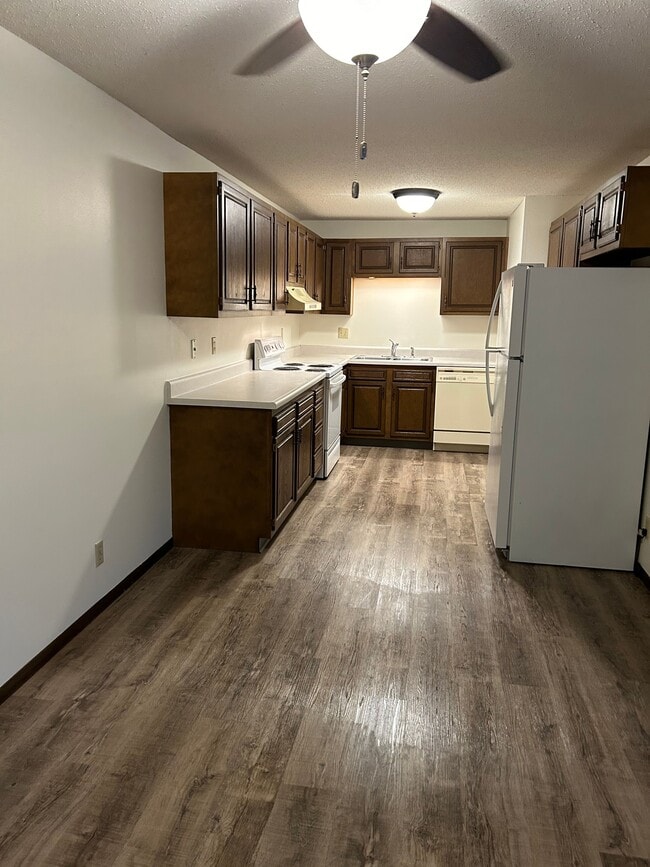 Lakeview Apartments in Tomah, WI - Foto de edificio - Building Photo