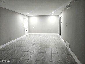 252 Shadow Mountain Dr in El Paso, TX - Building Photo - Building Photo