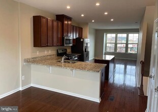 43855 Stubble Cor Sq in Ashburn, VA - Building Photo - Building Photo