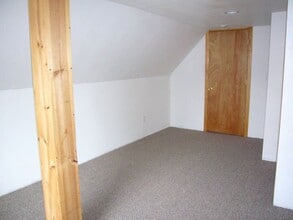 927 E 5th St, Unit A in Duluth, MN - Building Photo - Building Photo