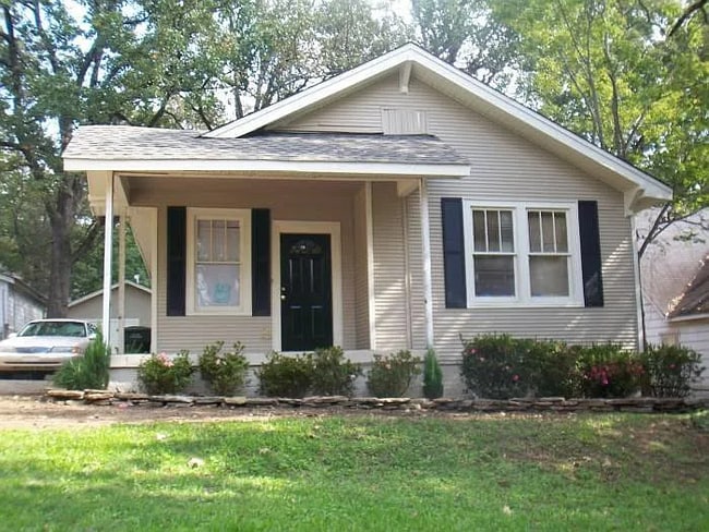 property at 123 N Elm St