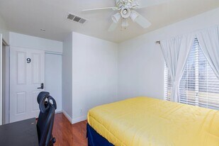 1825 Casa Verde Dr in North Las Vegas, NV - Building Photo