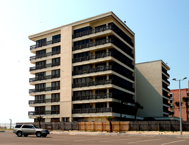 Portofino Condominiums in Corpus Christi, TX - Foto de edificio - Building Photo
