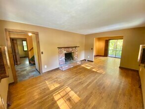 1031 Howe Ave in Shelton, CT - Building Photo - Building Photo