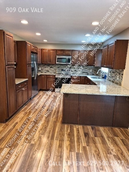 property at 909 Oak Vale Dr