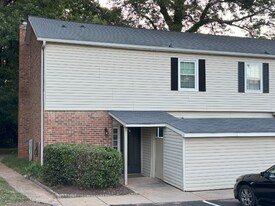 5917 Quail Hollow Rd in Charlotte, NC - Building Photo