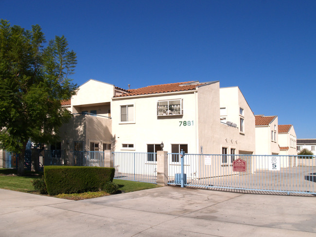 7881 1st St in Stanton, CA - Foto de edificio - Building Photo