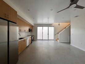 1210 1/2 Manzanita St in Los Angeles, CA - Building Photo