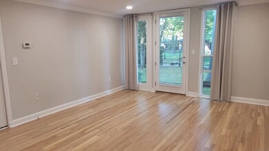 160 Fairfield Woods Rd in Fairfield, CT - Building Photo - Building Photo