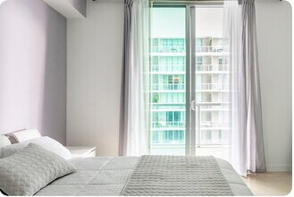 1111 SW 1st Ave, Unit N2215 in Miami, FL - Building Photo - Building Photo