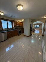 33 Lafayette St, Unit 2 in Arlington, MA - Building Photo