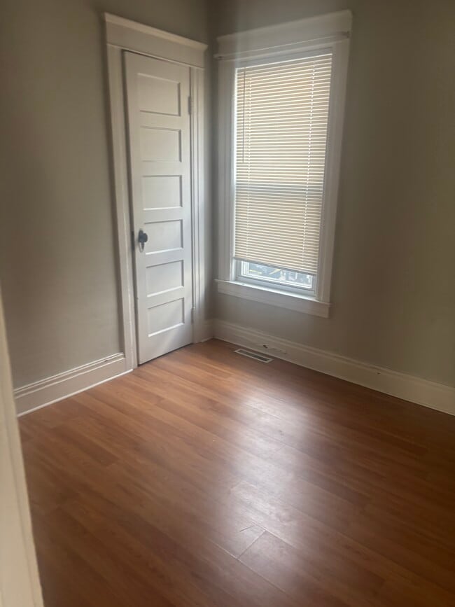 20 Green St, Unit 1st floor in Mechanicville, NY - Foto de edificio - Building Photo