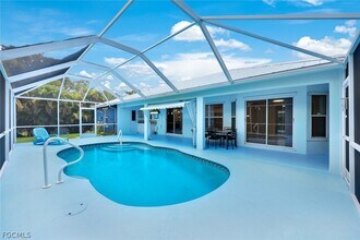 250 SE 44th St in Cape Coral, FL - Building Photo - Building Photo