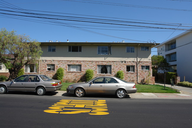 124 27th Ave in San Mateo, CA - Foto de edificio - Building Photo