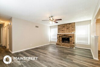 612 Arena Dr in Peculiar, MO - Building Photo - Building Photo