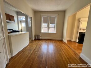 1802 Beacon St, Unit 6 in Brookline, MA - Building Photo - Building Photo