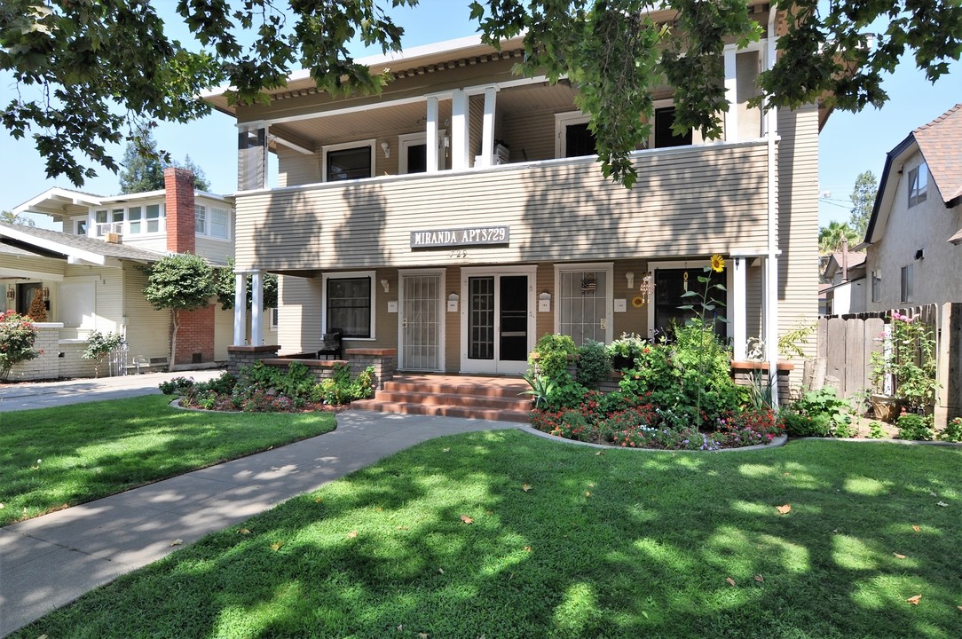 Miranda Apartments in Turlock, CA - Foto de edificio