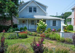 35 Prospect Rd in Centerport, NY - Building Photo