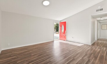 17138 Sunderland Dr in Los Angeles, CA - Building Photo - Building Photo