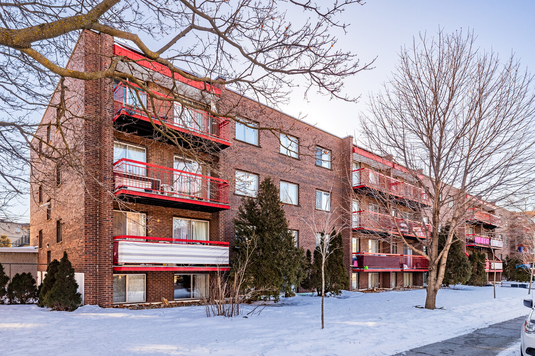 7400 Joseph Renaud Boul in Verdun, QC - Building Photo