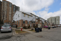 10-66 Alton Towers Cir in Toronto, ON - Building Photo - Building Photo