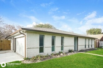 203 La Fonda Dr in Houston, TX - Building Photo - Building Photo