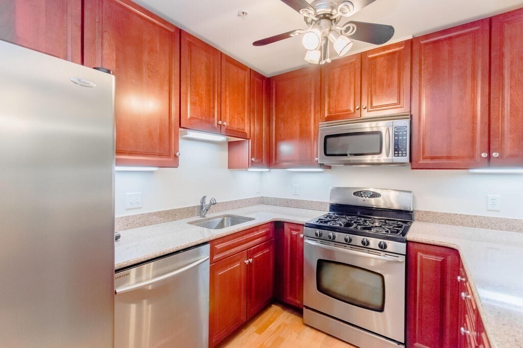 318 Rindge Ave, Unit 1 in Cambridge, MA - Building Photo