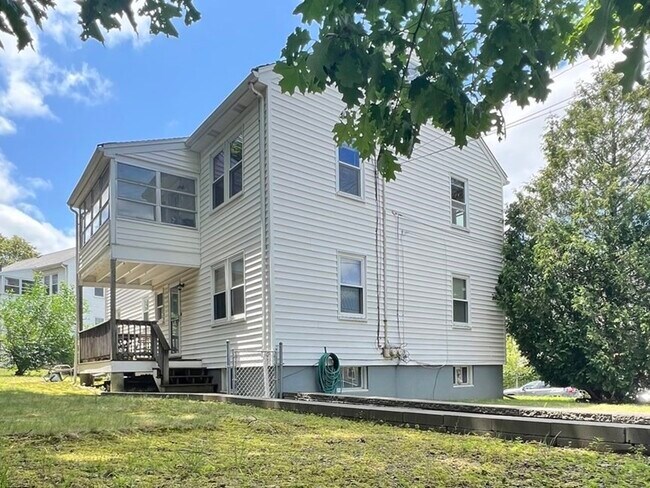 4 Mangano Ct in Watertown, MA - Building Photo - Building Photo