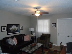 201 Teague St, Unit 5 in Picayune, MS - Foto de edificio - Building Photo